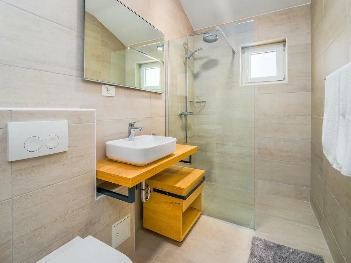 Villa Mondo Adria Njivice